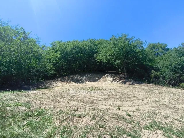 Eladó telek Pázmánd 1714 nm