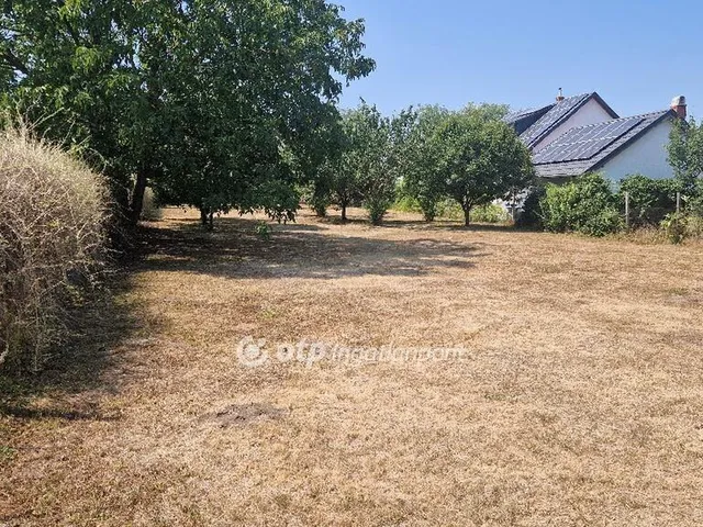 Eladó telek Velence 920 nm