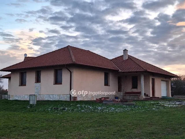 Eladó mezőgazdasági ingatlan Velence 188 nm