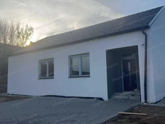 Eladó ház Tatabánya, Kertváros 90 nm