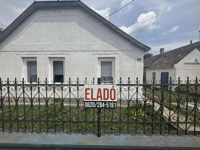 Eladó ház Szákszend 78 nm