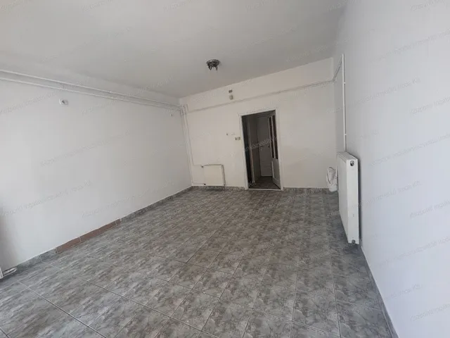 Eladó kereskedelmi és ipari ingatlan Tatabánya, Kertváros 46 nm