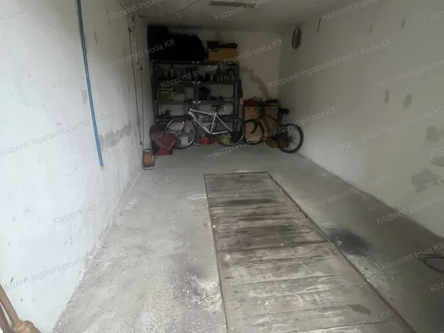 Eladó garázs Tatabánya, Bánhidai lakótelep 19 nm
