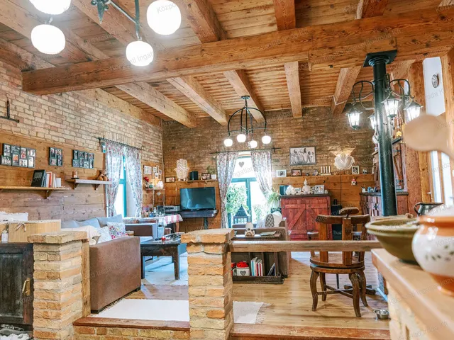 Eladó mezőgazdasági ingatlan Naszály 572 nm