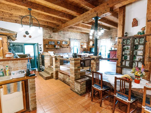 Eladó mezőgazdasági ingatlan Naszály 572 nm