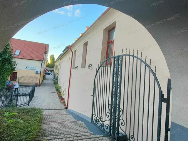 Eladó lakás Tata 161 nm