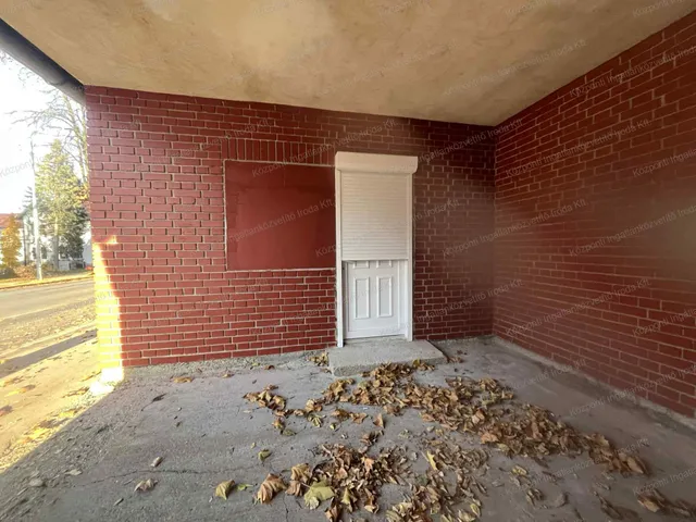 Eladó kereskedelmi és ipari ingatlan Tatabánya, Óváros 16 nm