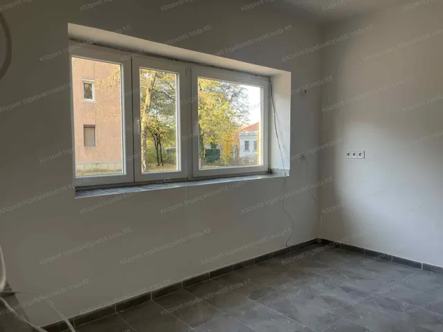 Eladó kereskedelmi és ipari ingatlan Tatabánya, Óváros 16 nm