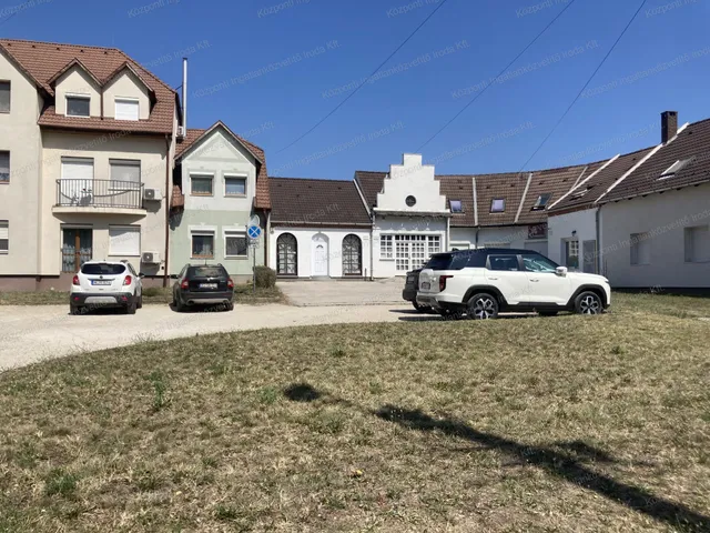 Kiadó kereskedelmi és ipari ingatlan Tatabánya, Kertváros 46 nm