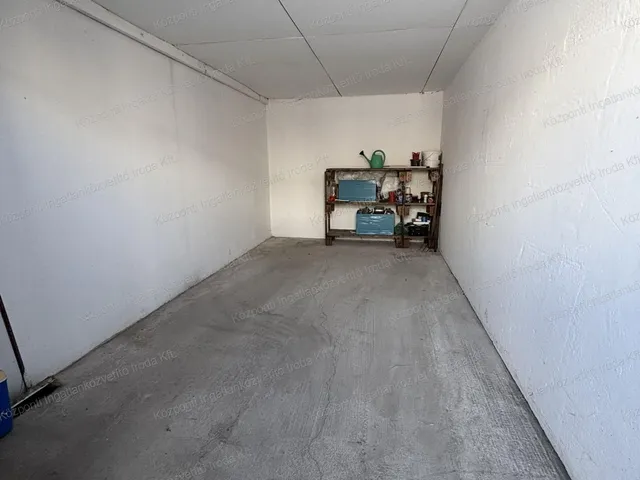 Eladó garázs Tatabánya, Dózsakert 16 nm