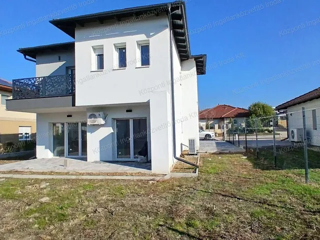 Eladó ház Siófok, Sóstó 168 nm