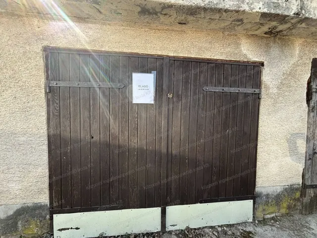 Eladó garázs Tatabánya, Óváros 18 nm
