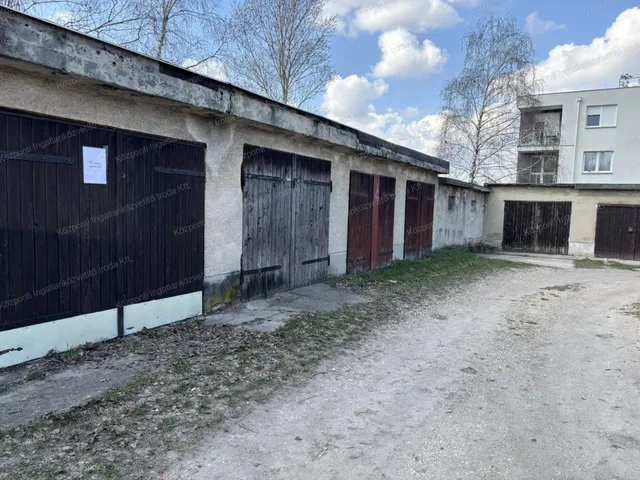 Eladó garázs Tatabánya, Óváros 18 nm