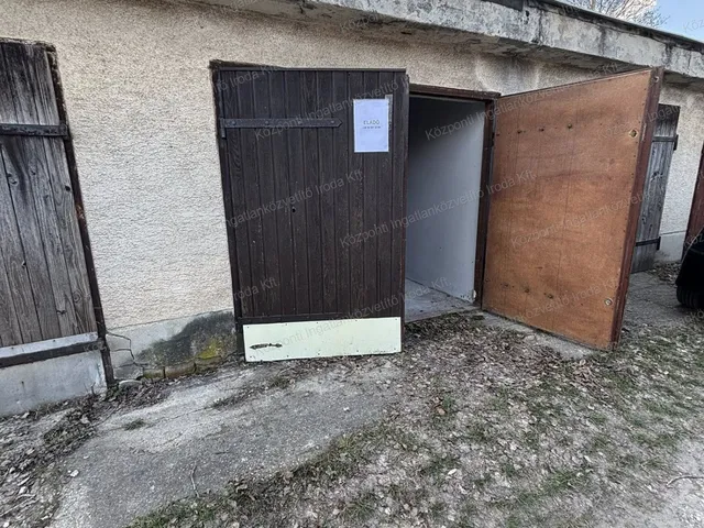 Eladó garázs Tatabánya, Óváros 18 nm