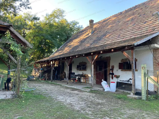 Eladó kereskedelmi és ipari ingatlan Tatabánya, Kertváros 370 nm