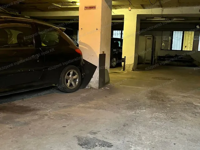 Eladó garázs Tatabánya, Újváros 18 nm