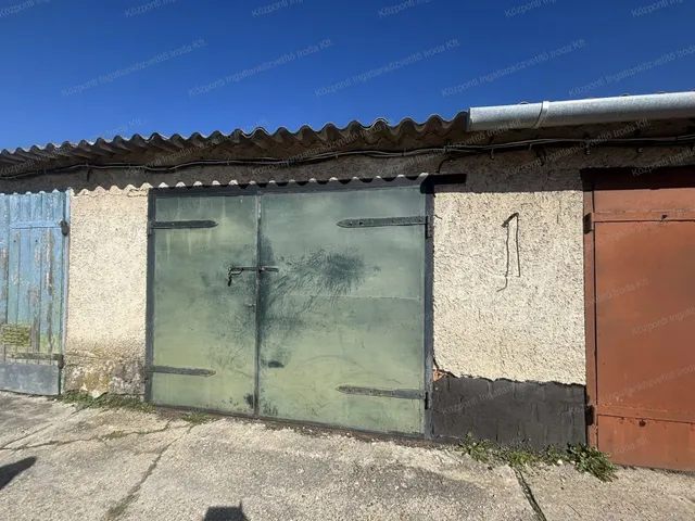 Eladó garázs Oroszlány 21 nm