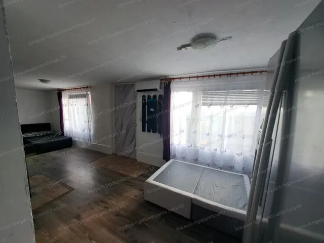 Eladó ház Tatabánya, Turuloldal 84 nm