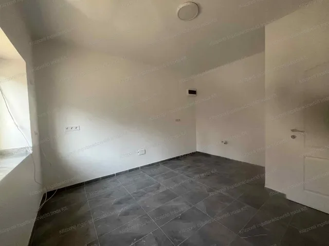 Eladó kereskedelmi és ipari ingatlan Tatabánya, Óváros 16 nm