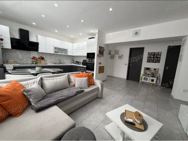 Eladó ház Tatabánya, Erőmű lakótelep 80 nm