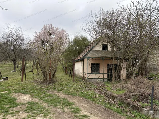 Eladó mezőgazdasági ingatlan Vértesszőlős 12 nm