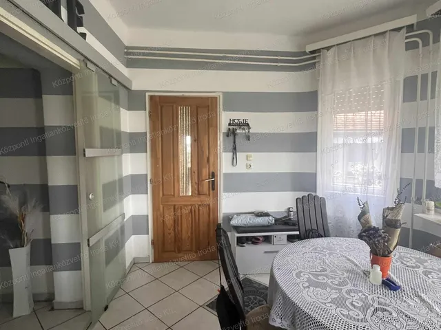 Eladó ház Táborfalva 194 nm