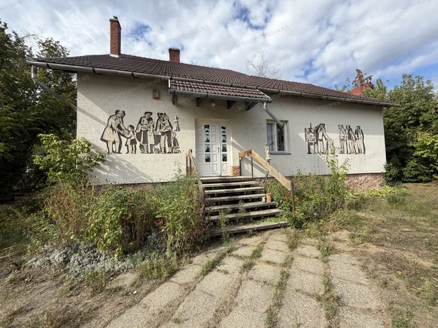 Eladó ház Oroszlány 185 nm
