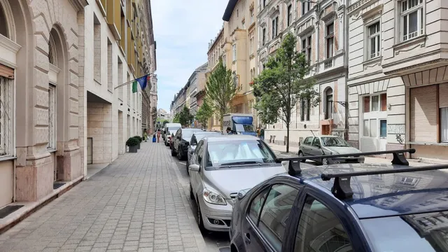 Kiadó kereskedelmi és ipari ingatlan Budapest VIII. kerület, Palotanegyed, Rökk Szilárd utca  400 nm