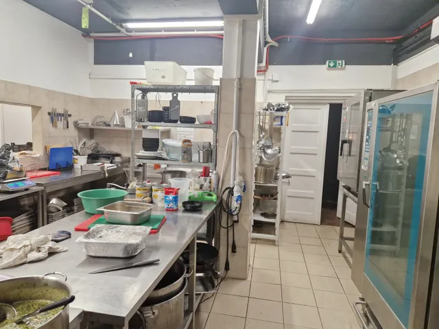 Kiadó kereskedelmi és ipari ingatlan Budapest XXI. kerület 170 nm