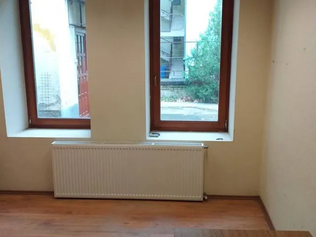 Eladó kereskedelmi és ipari ingatlan Kaposvár, Belváros 400 nm
