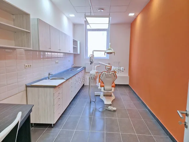 Kiadó kereskedelmi és ipari ingatlan Budapest XI. kerület, Kelenföld 300 nm
