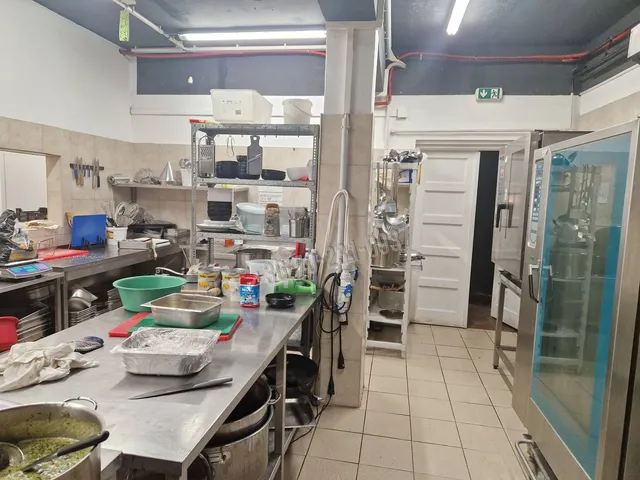 Kiadó kereskedelmi és ipari ingatlan Budapest XXI. kerület 170 nm