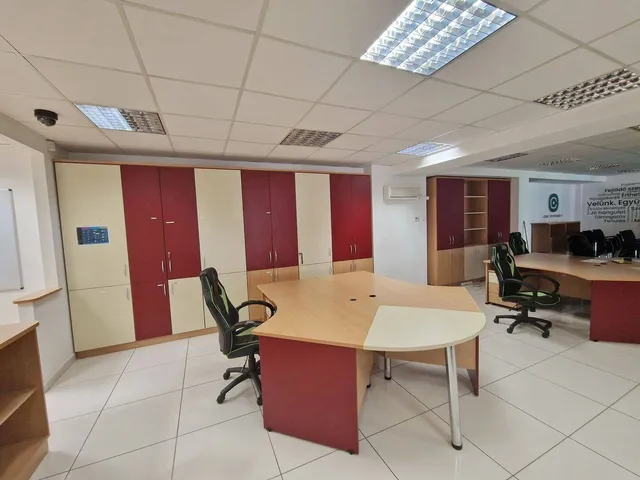 Eladó kereskedelmi és ipari ingatlan Budapest XI. kerület 286 nm