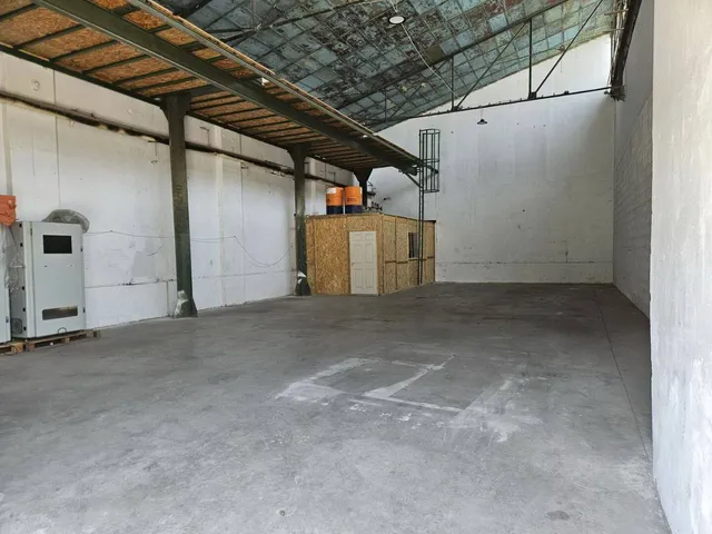 Eladó kereskedelmi és ipari ingatlan Budapest XXI. kerület, Gyártelep 200 nm