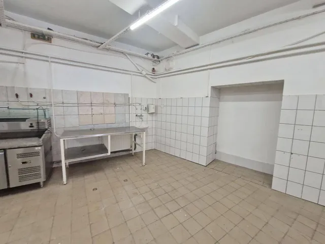 Kiadó kereskedelmi és ipari ingatlan Budapest XIII. kerület, Angyalföld 248 nm