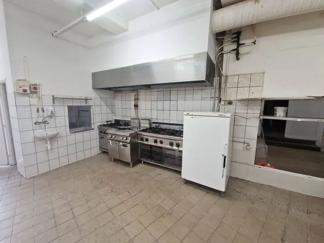 Kiadó kereskedelmi és ipari ingatlan Budapest XIII. kerület, Angyalföld 248 nm