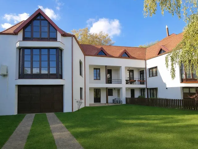 Eladó ház Budapest II. kerület, Budaliget 180 nm