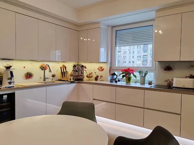 Eladó lakás Budapest XXI. kerület, Szent Imre tér 60 nm