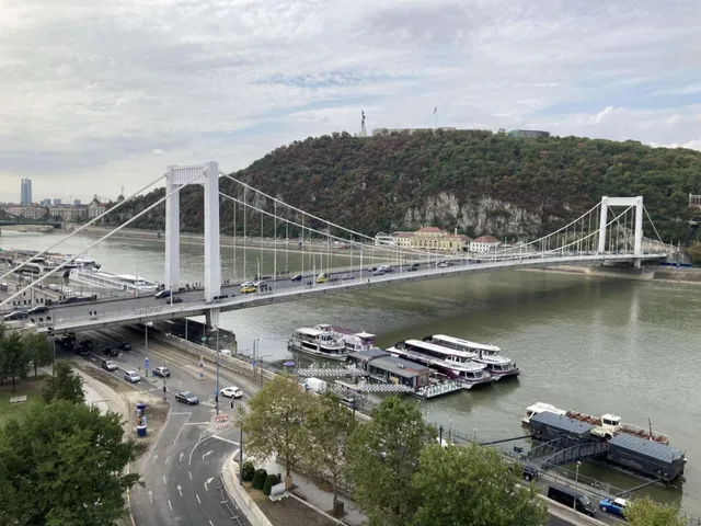 Kiadó kereskedelmi és ipari ingatlan Budapest V. kerület, Március 15. tér 108 nm