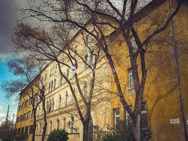 Eladó kereskedelmi és ipari ingatlan Budapest X. kerület, Füzér utca 10000 nm