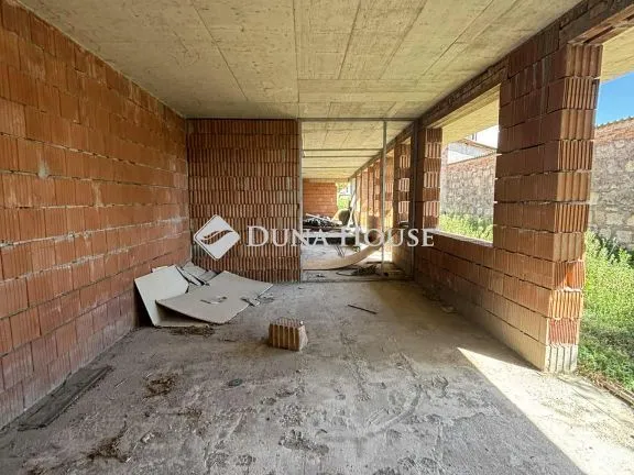 Eladó kereskedelmi és ipari ingatlan Biatorbágy, Nagy utca 301 nm
