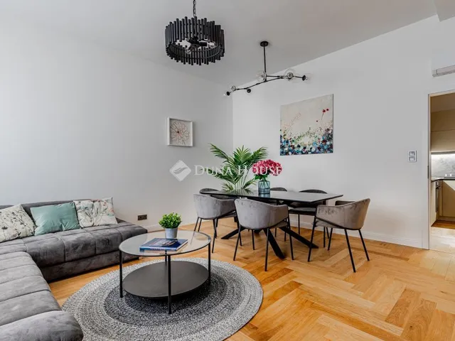 Eladó lakás Budapest VI. kerület, Paulay Ede utca 74 nm