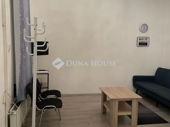 Eladó lakás Budapest III. kerület, Nagyszombat utca 33 nm