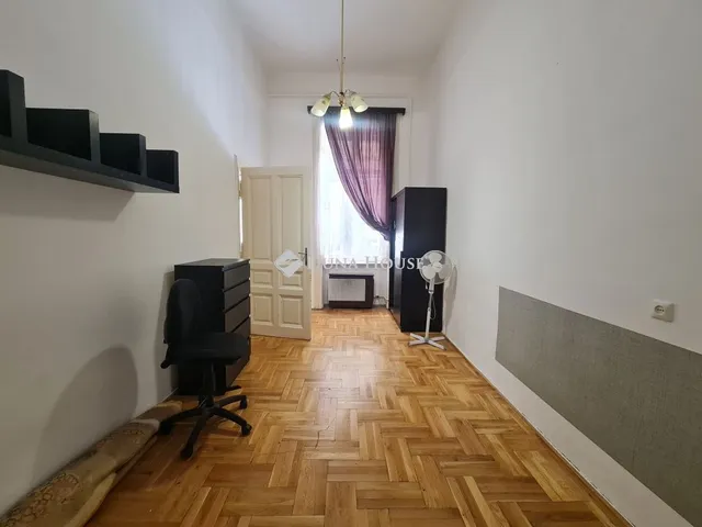 Eladó lakás Budapest V. kerület, Honvéd utca 61 nm