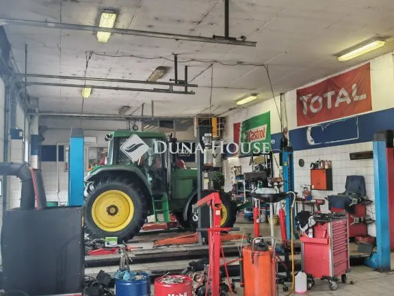 Eladó kereskedelmi és ipari ingatlan Kaposvár, Toponári út 8300 nm