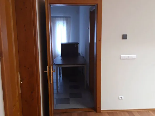 Kiadó kereskedelmi és ipari ingatlan Budaörs 19 nm