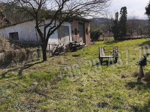 Eladó ház Úny, Fenyves utca 80 nm