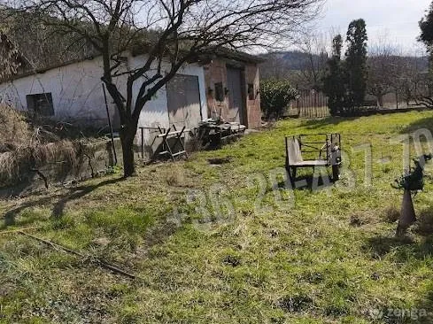 Eladó ház Úny, Fenyves utca 105 nm