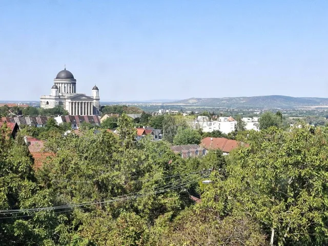 Eladó ház Esztergom, Kertváros 244 nm