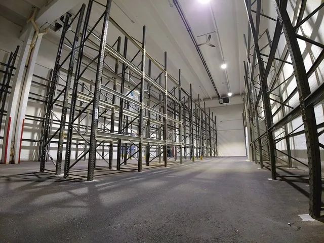 Kiadó kereskedelmi és ipari ingatlan Győr 2977 nm